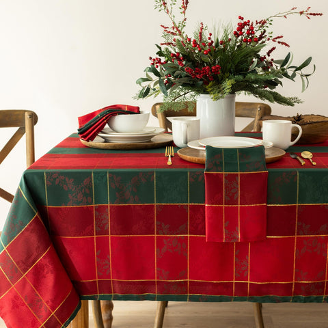 Mantel Benson Mills Holly Glimmer, jacquard dorado para mesas festivas.