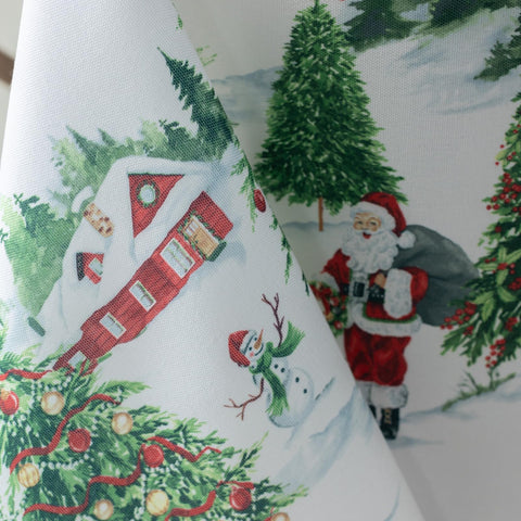 Mantel Benson Mills con árboles de Navidad en acuarela para mesa