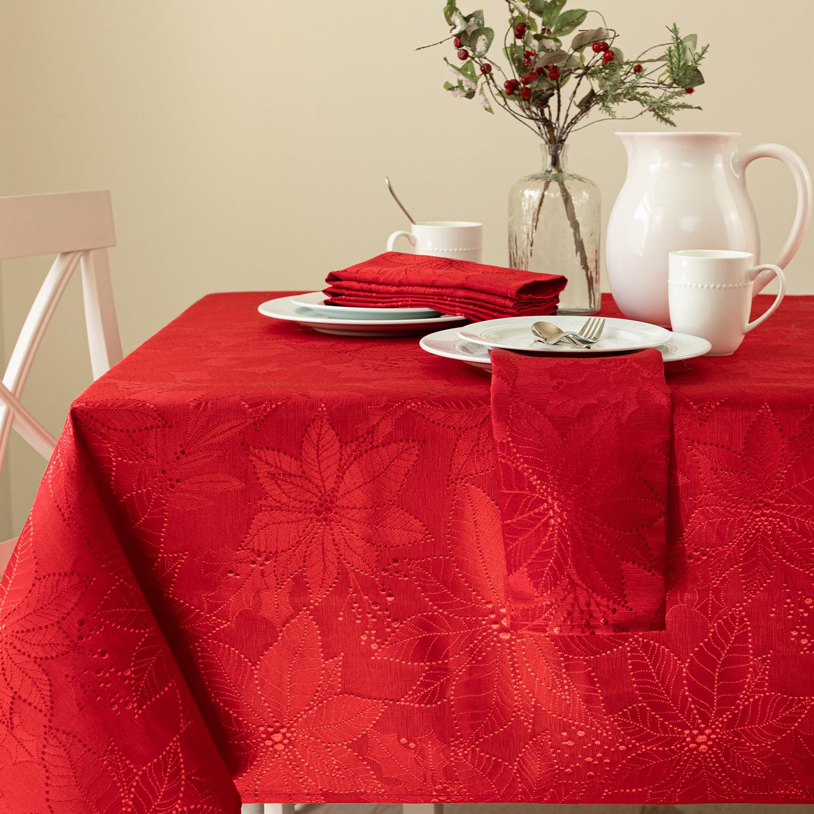 Mantel Benson Mills, vista general, realza la mesa para cenas festivas.