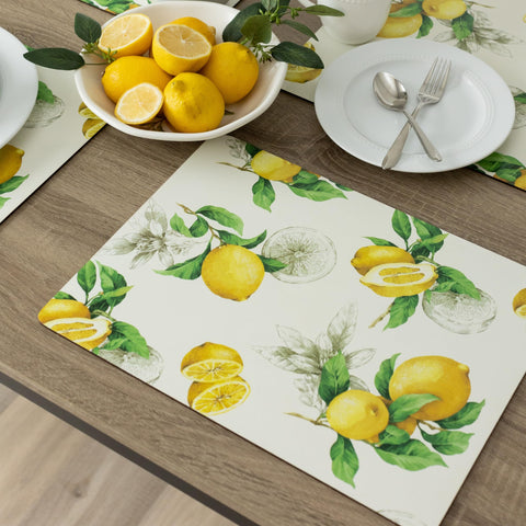 Juego de cuatro manteles Benson Mills duraderos y económicos para la mesa.