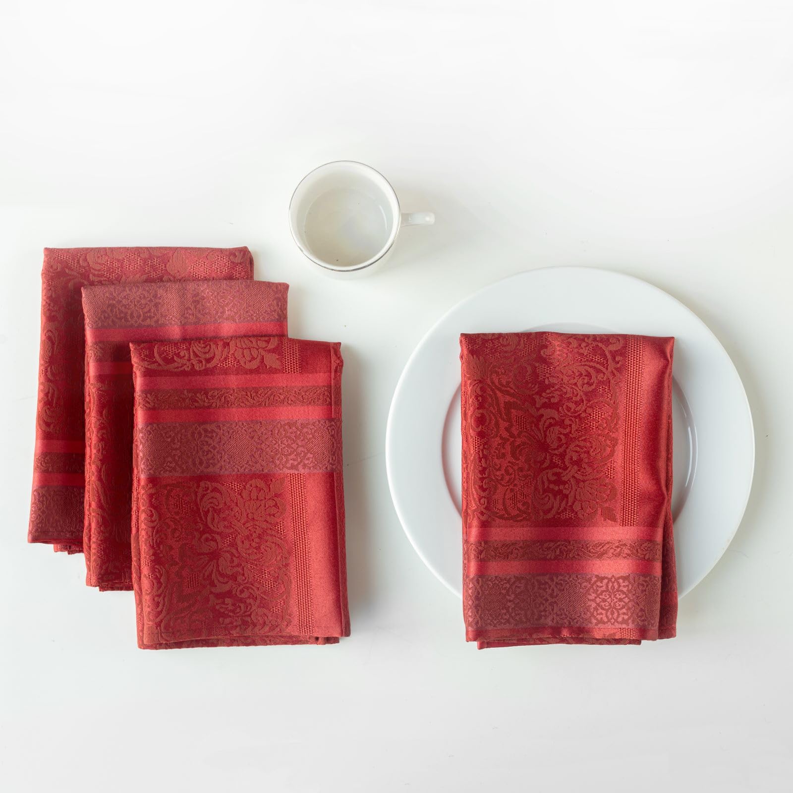 Benson Mills Ravenna conserva el color rojo tras lavado