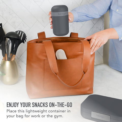 Bentgo Snack Cup, compartimento de coberturas para separar ingredientes y mantener frescos.