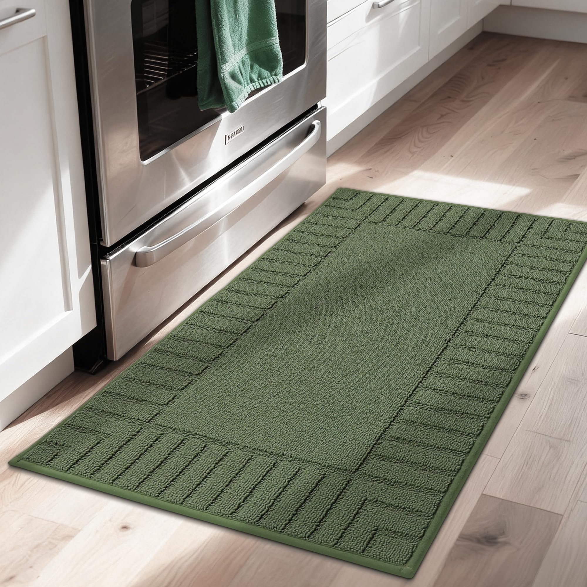 Alfombra BEQHAUSE verde, diseño que complementa la decoración de la cocina.