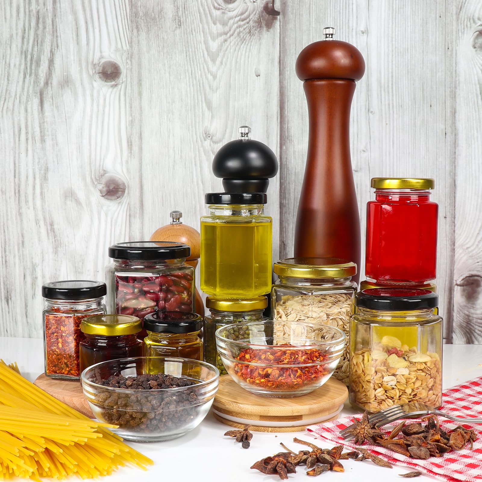 Betrome frascos adecuados para miel, mermeladas y especias en la cocina.