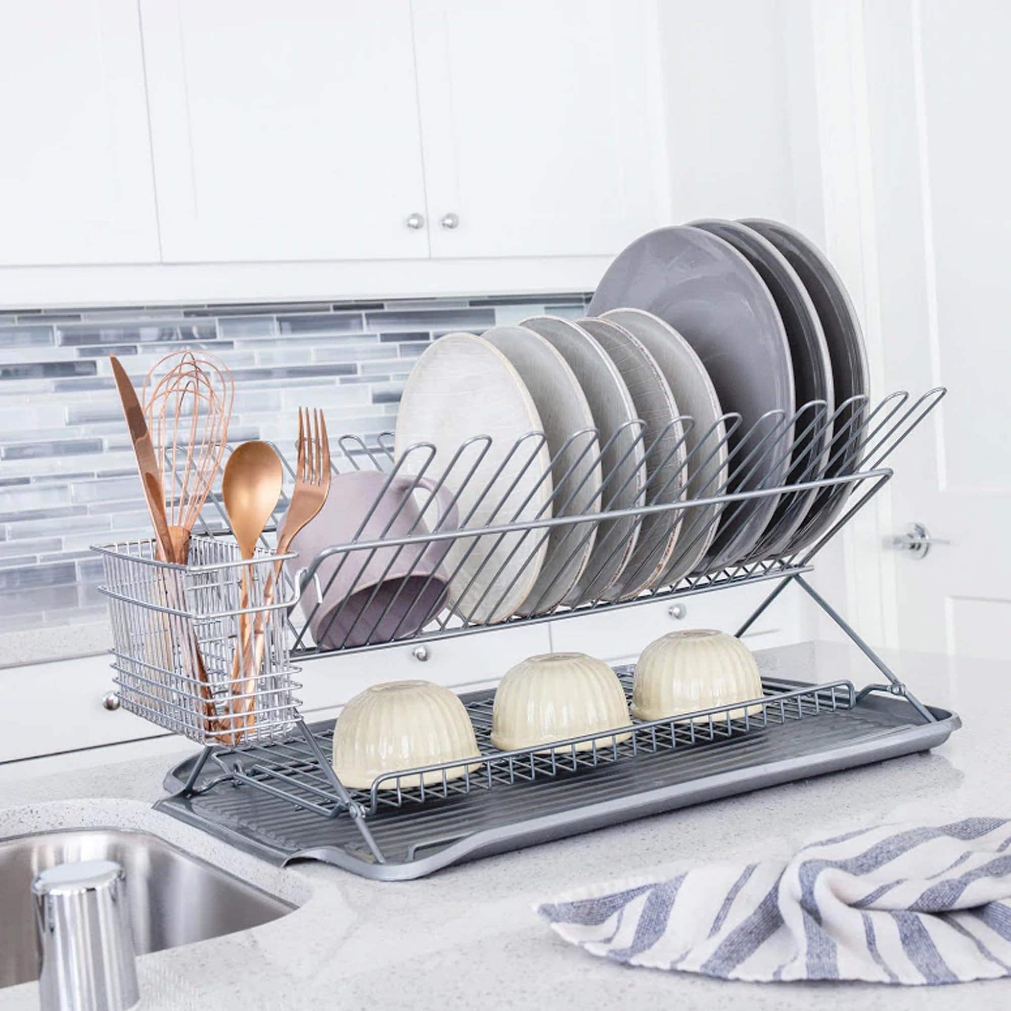 Borde sobre fregadero de Better Houseware dirige el agua al lavabo