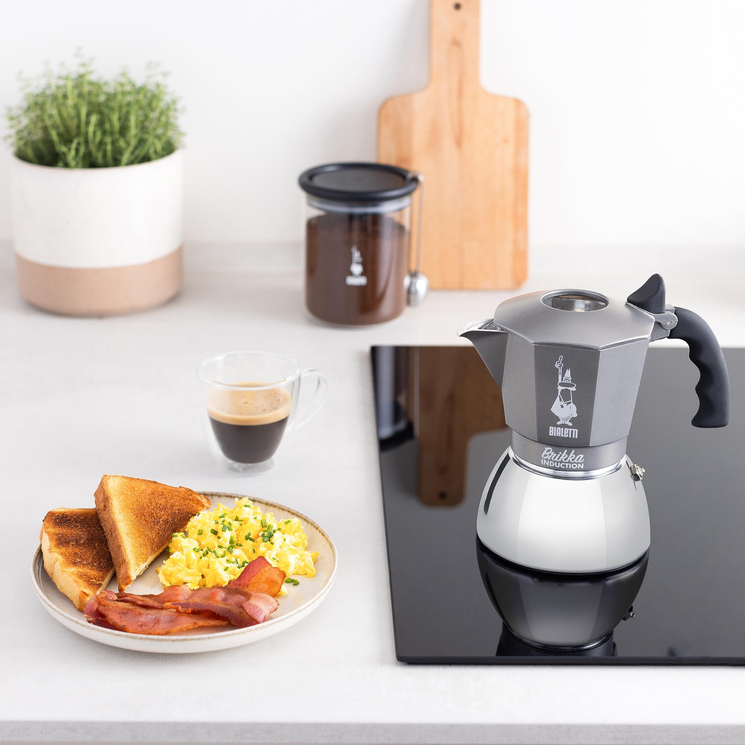 La válvula de seguridad patentada facilita un uso seguro en Brikka Inducción.