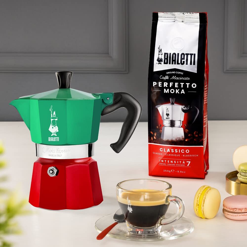 La Moka Express plateada de Bialetti es duradera en aluminio.