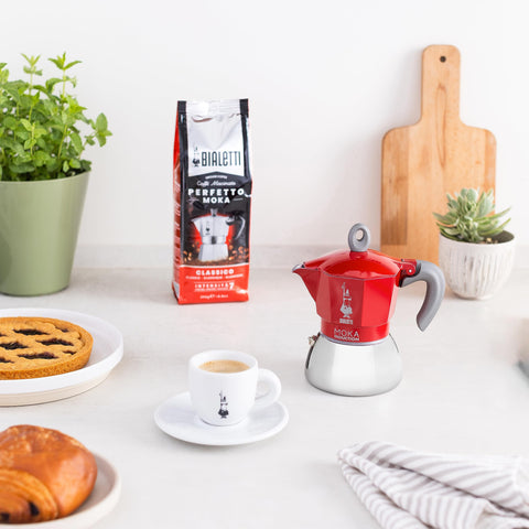 Bialetti Moka Inducción, tamaño para cuatro tazas expreso, porciones perfectas