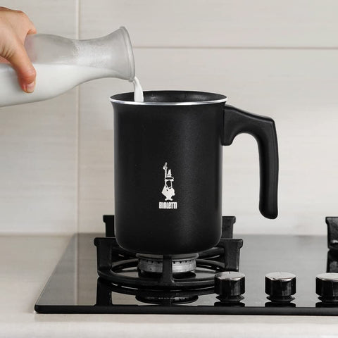 Apto para cocinas comunes, excepto inducción, Tutto Crema.