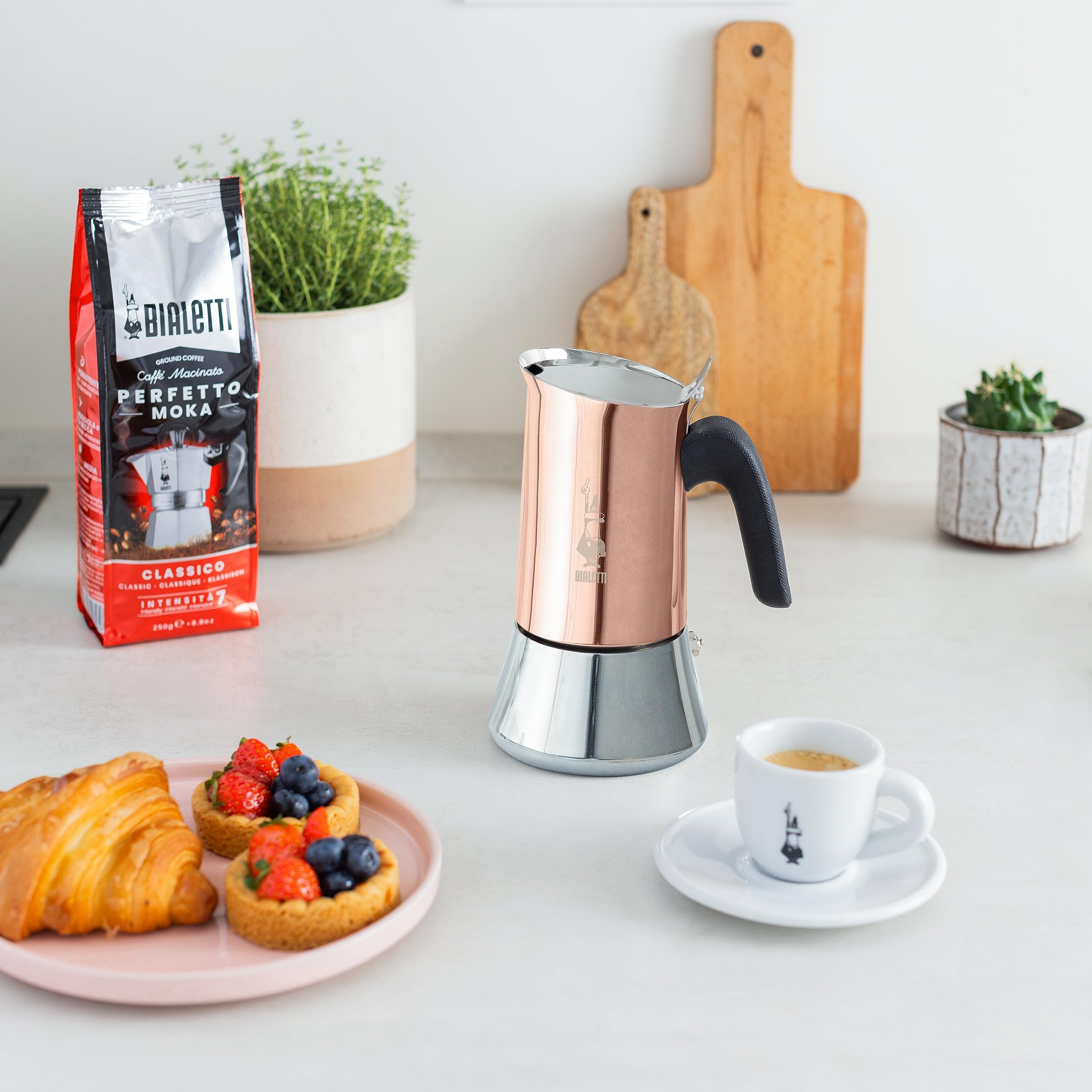Bialetti Venus Bronze, manija anti-quemaduras para un manejo seguro durante la preparacion.