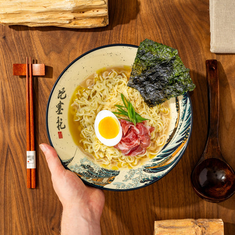 Palillos de madera Bicetto del set para comer ramen, sushi o pho con comodidad.