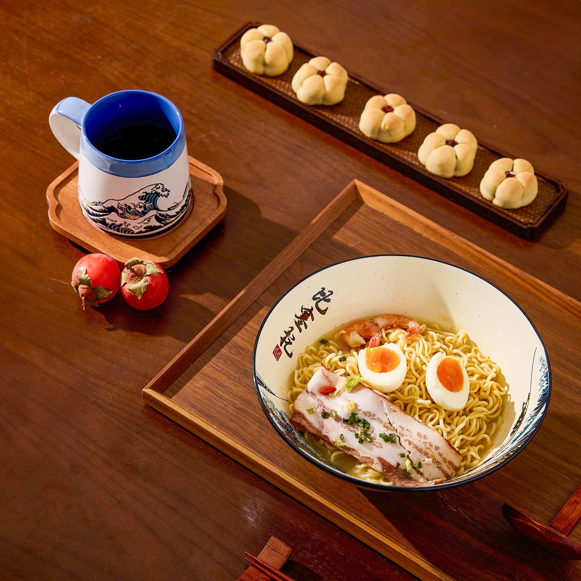 Regalo perfecto para amantes del ramen, presentado como experiencia gourmet en casa.