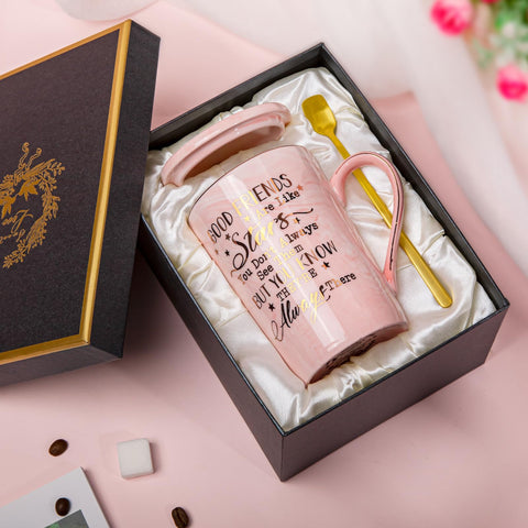 Caja regalo Biching con taza cerámica rosa, lista para regalar.