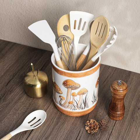 Bicuzat detalle-cerámico-glaseado-marrón, hongo-marrón, acabado elegante para la cocina.