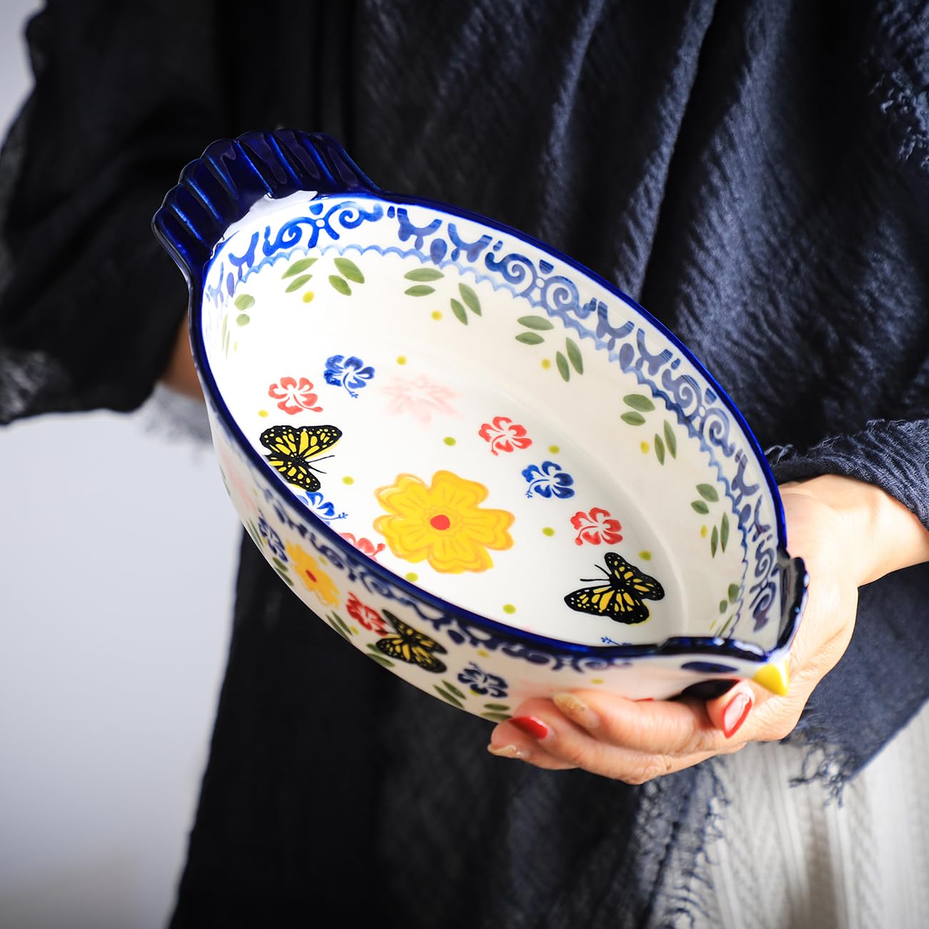 Bicuzat olla cerámica con forma de pollo para hornear y servir.