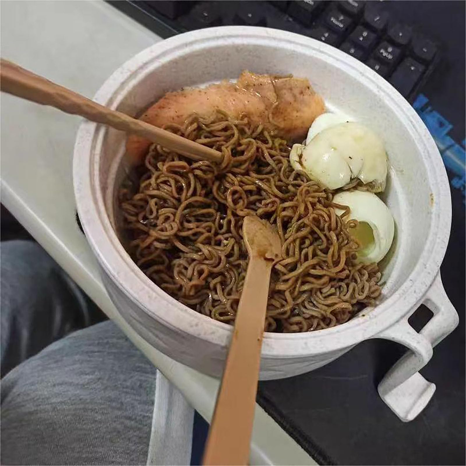 Uso en dormitorio universitario de Bgieaug, solución rápida para cocinas pequeñas.