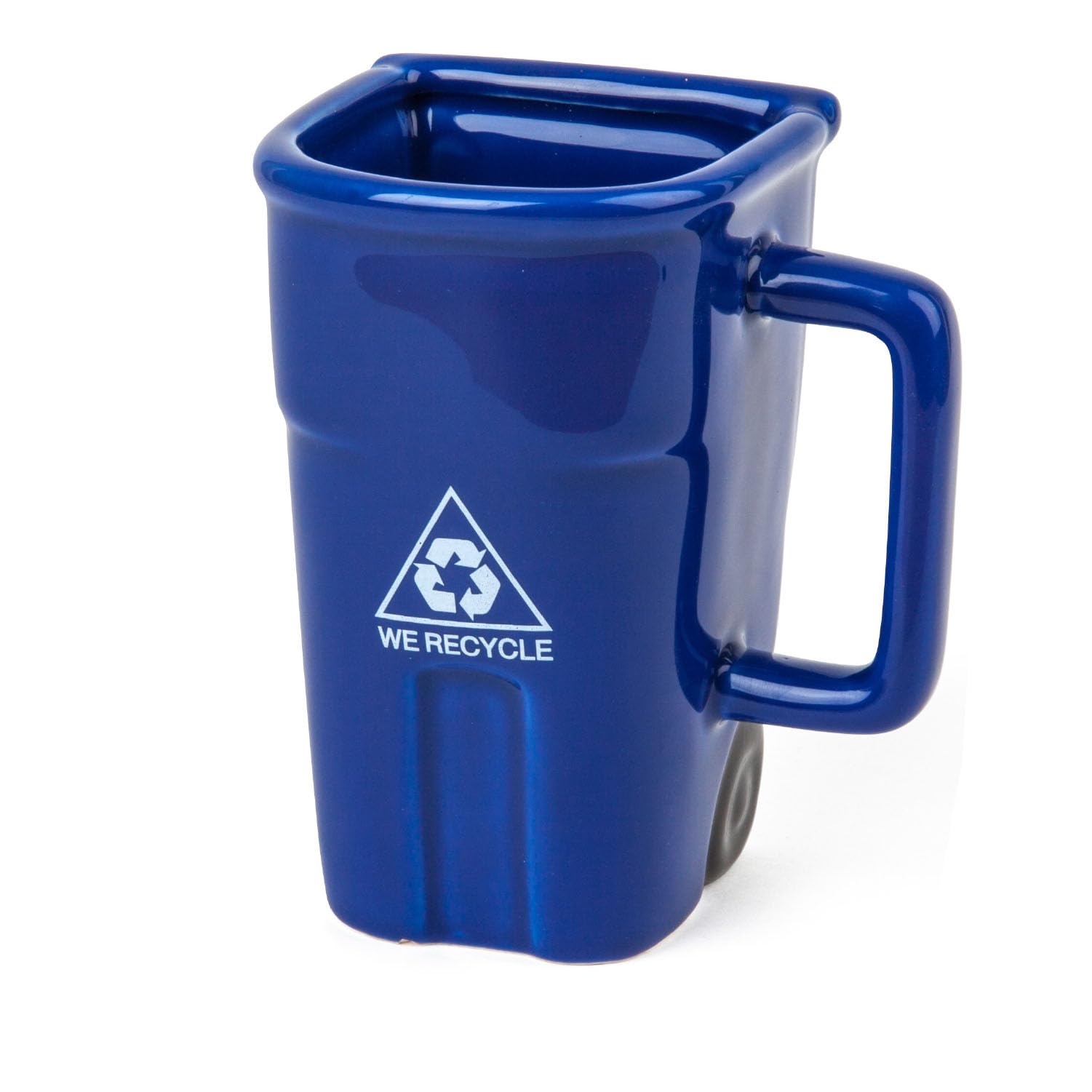 Taza BigMouth Inc uso diario en escritorio con toque de humor.