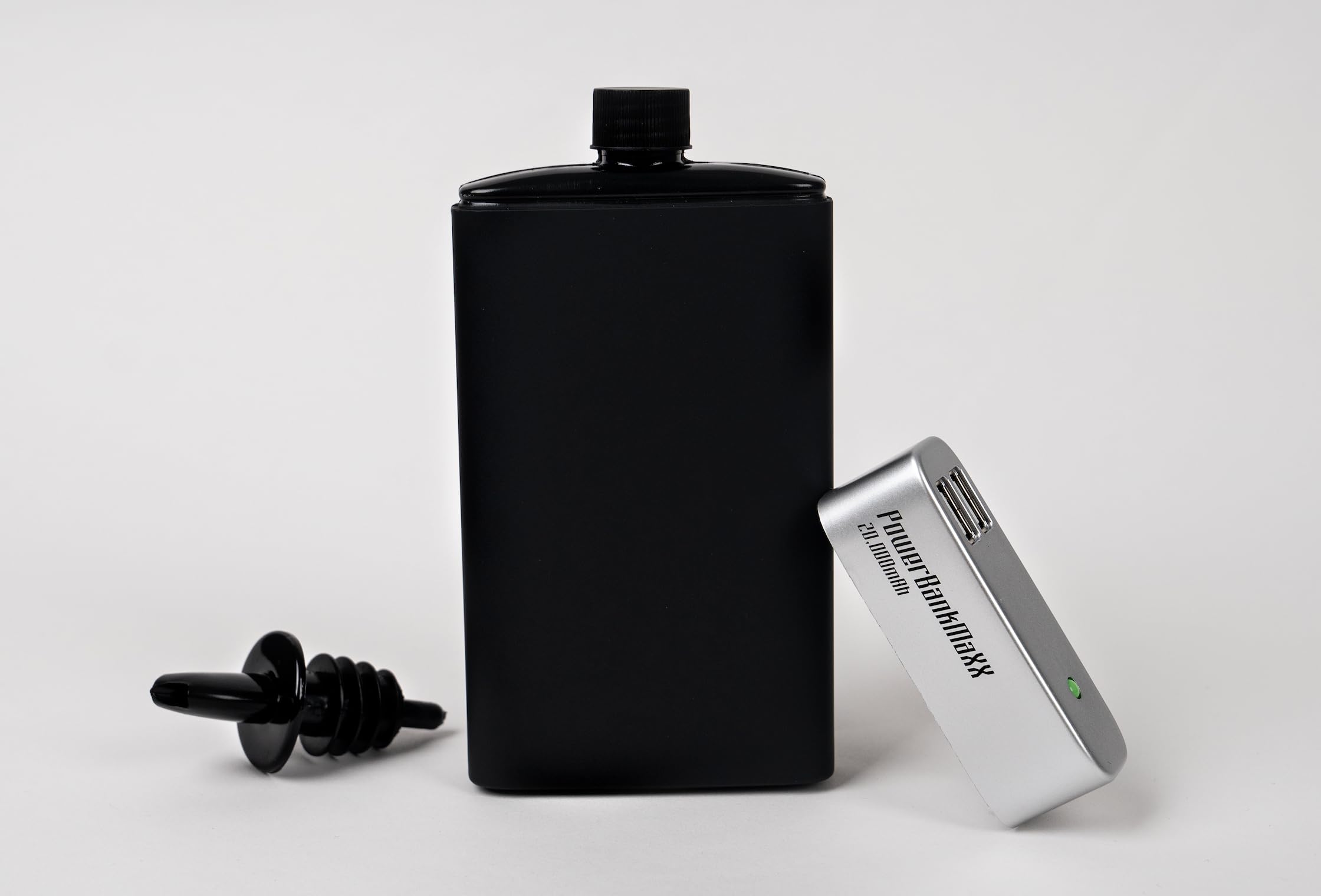 Binocktails frasco oculto con banco de energía, discreto para fiestas.