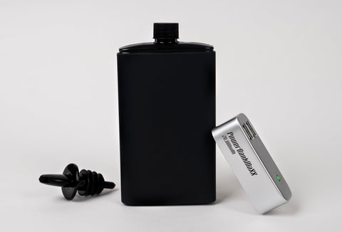 Binocktails frasco oculto con banco de energía, discreto para fiestas.