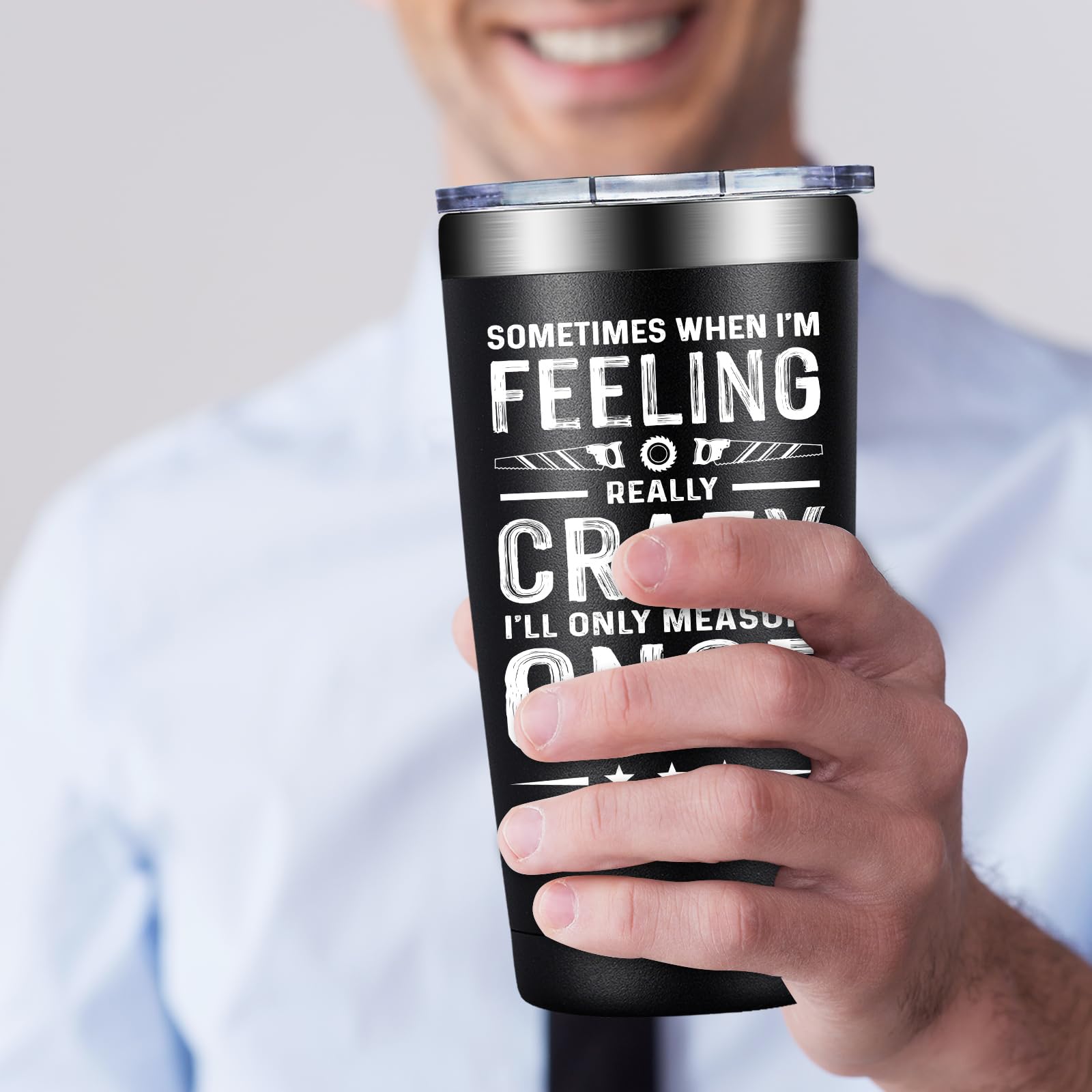 Vaso 20oz para interiores y exteriores, cabe en portavasos y se transporta fácilmente.