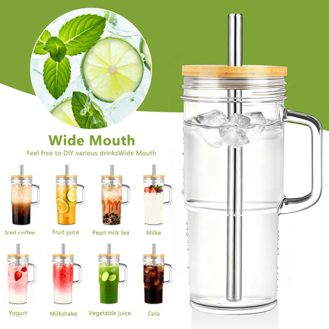 Birity dos vasos vidrio con tapa y pajitas, prácticos para llevar bebidas frías.