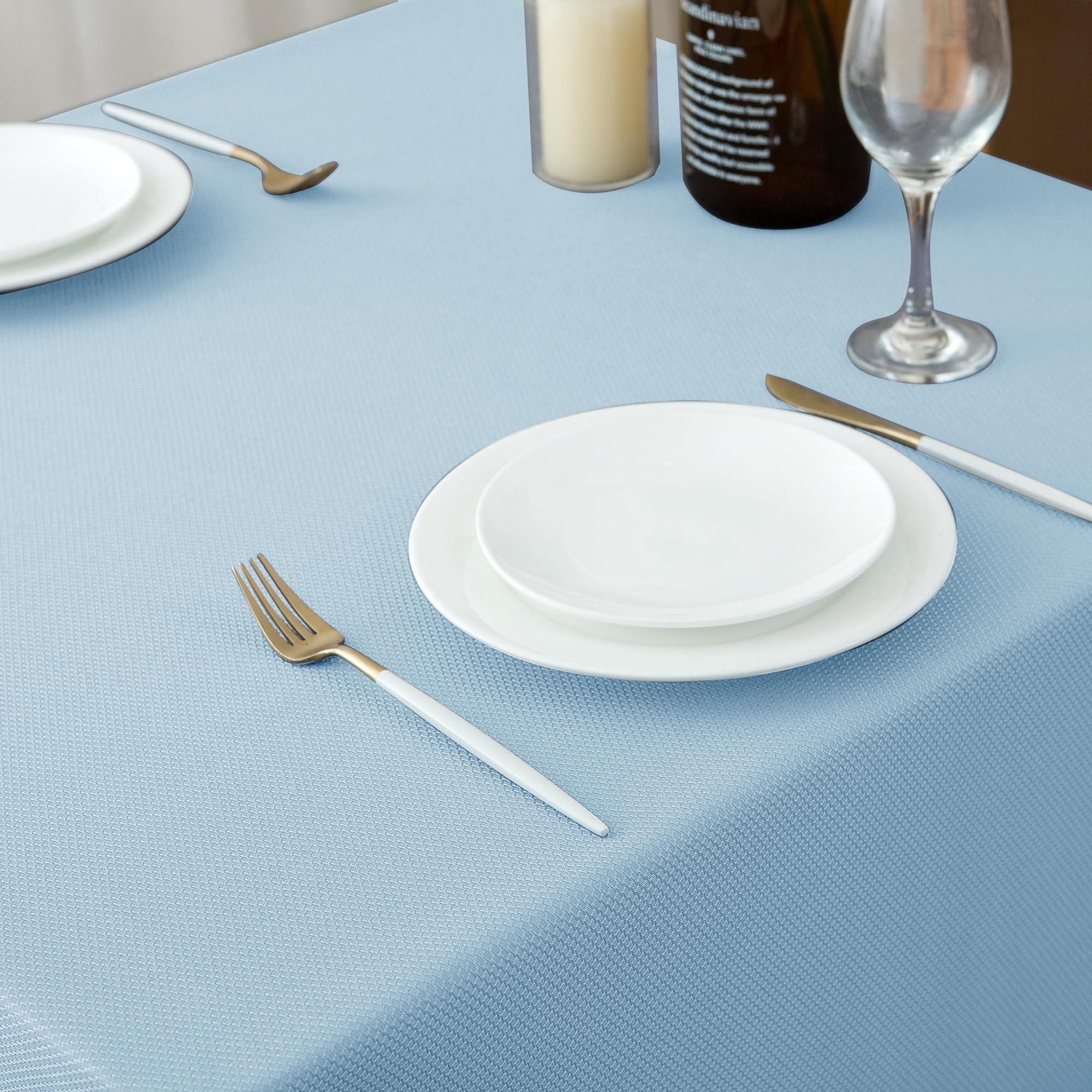 Mantel Biscaynebay crea ambiente elegante en interiores.
