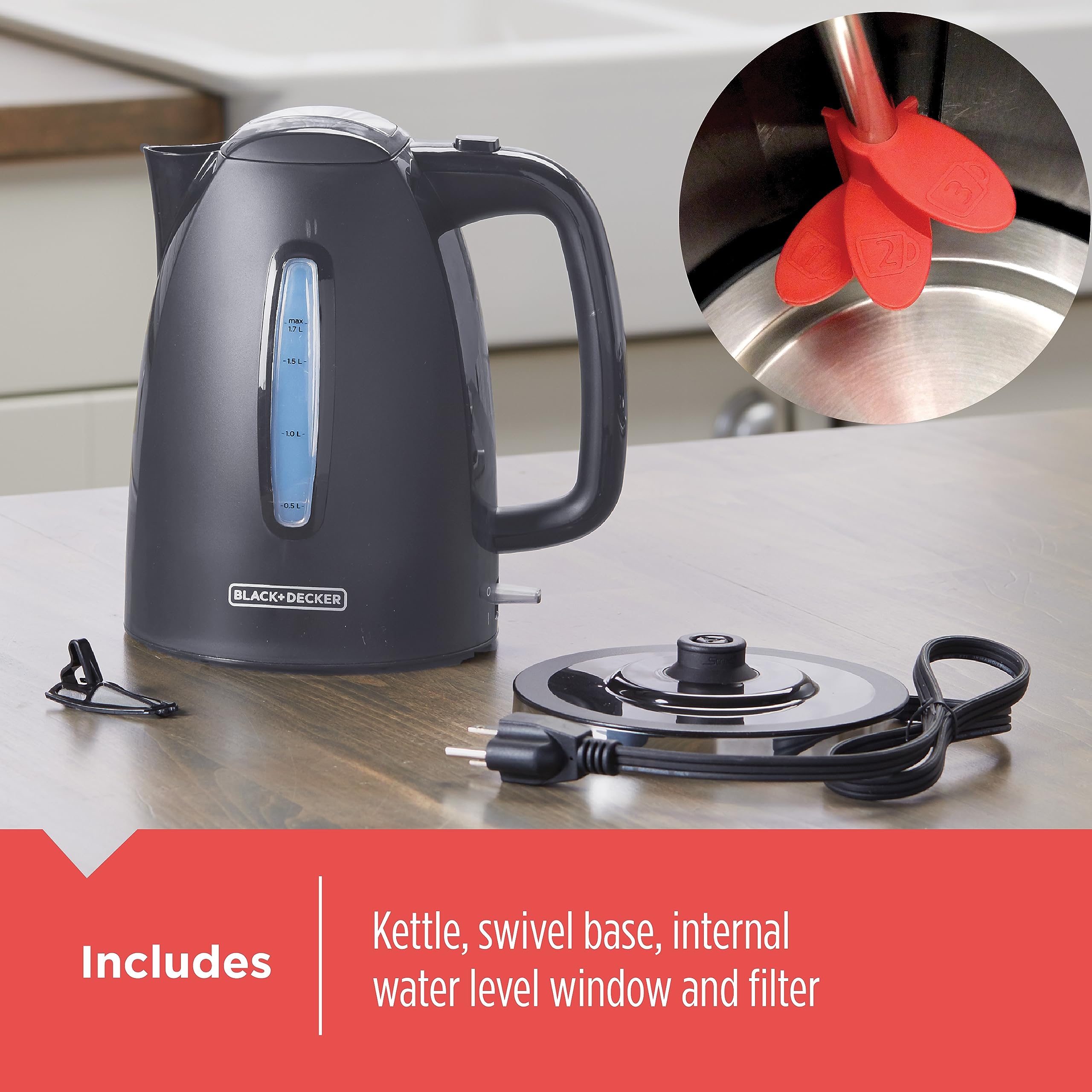 BLACK+DECKER KE1555GY: filtro anti-escala removible para agua más limpia.