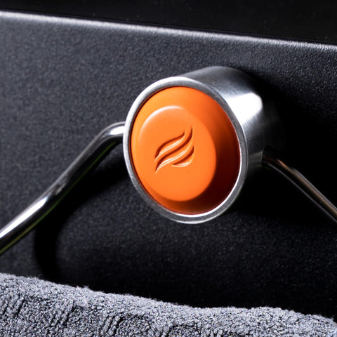 BLACKSTONE 5300 porta-toallas imantado naranja mostrando caída de lavabo y almacenamiento externo.