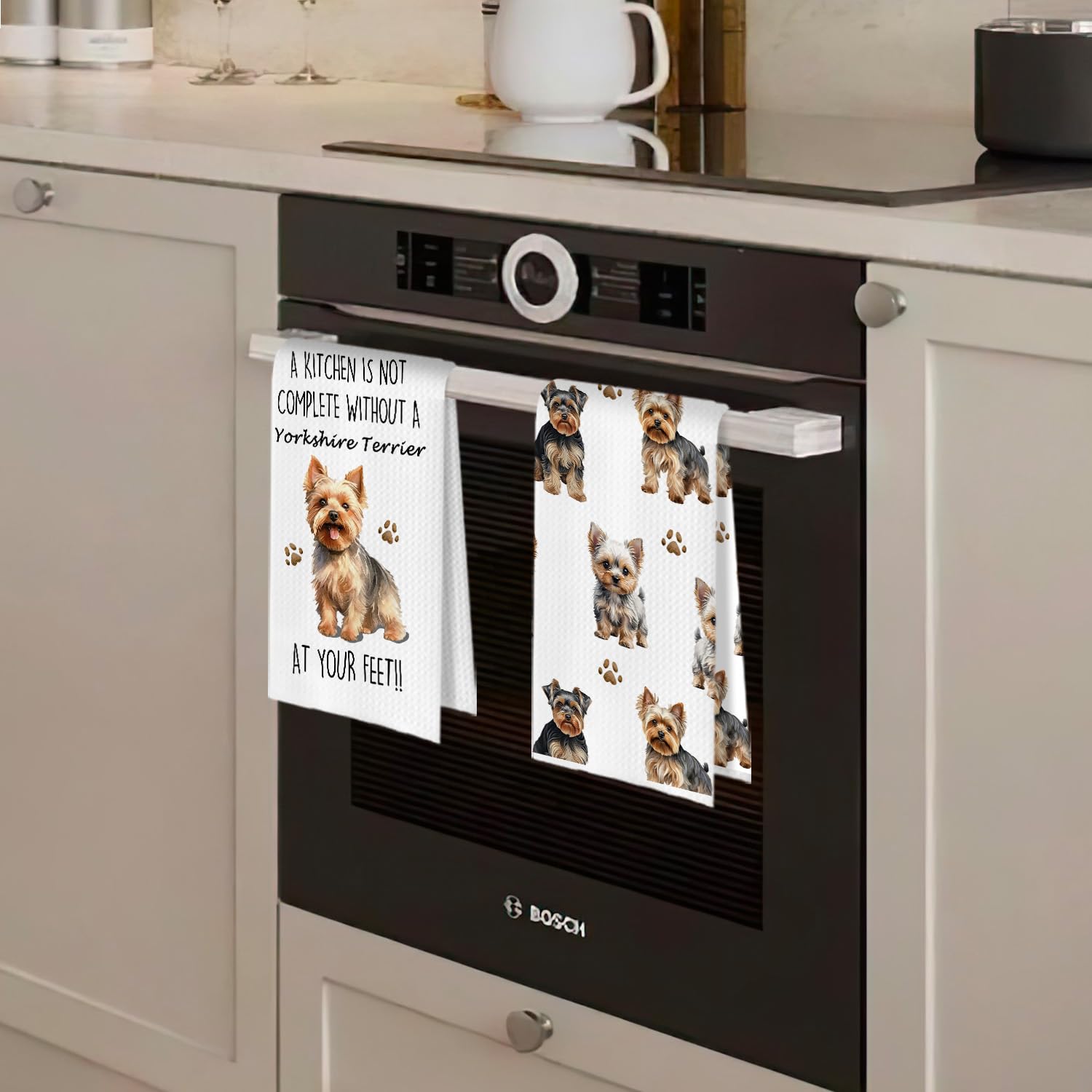 Toalla BlissfulAbon con motivo azul y blanco floral dachshund para cocina