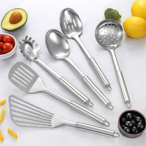 Blithely-cucharon-inoxidable, útil para servir caldos o sopas.