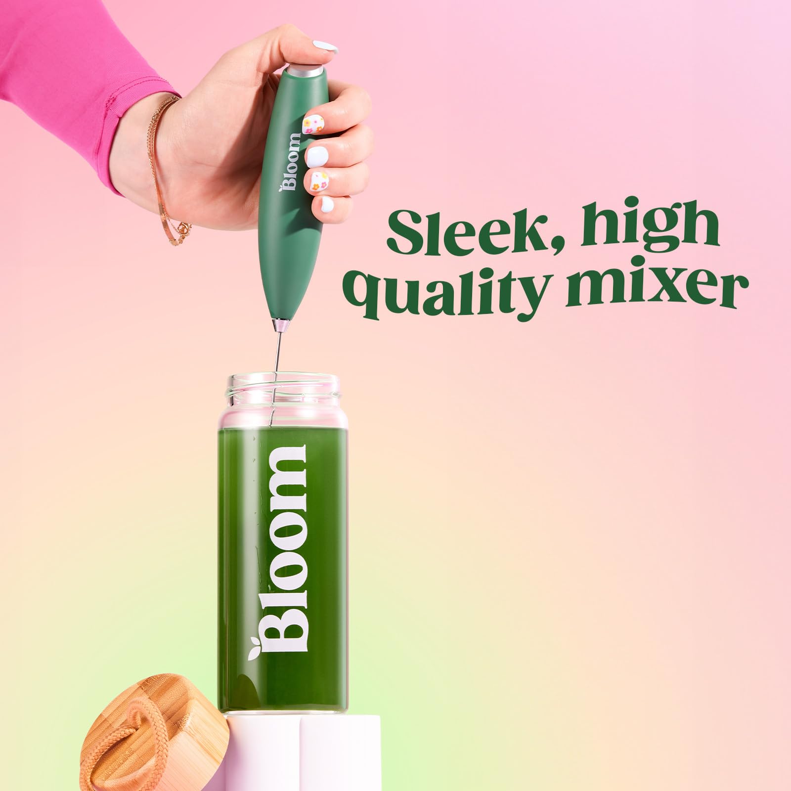 Bloom Nutrition batidor mano eléctrico, mezcla proteínas y suplementos sin grumos.
