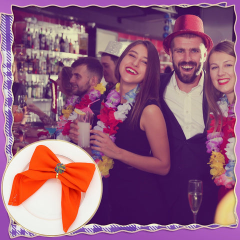 Blushtier, anillo de servilleta corona dorada aporta un toque sofisticado.