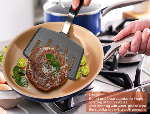 Espátula de silicona Bodical deslizante para voltear alimentos sin dañar superficies.