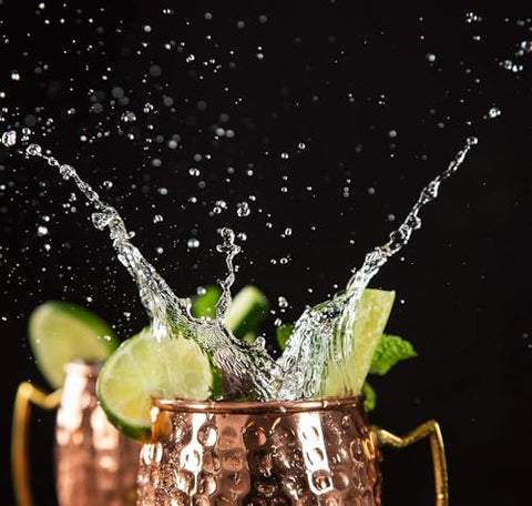 Jarras BOLD & DIVINE con asa de latón para servir cocteles con estilo