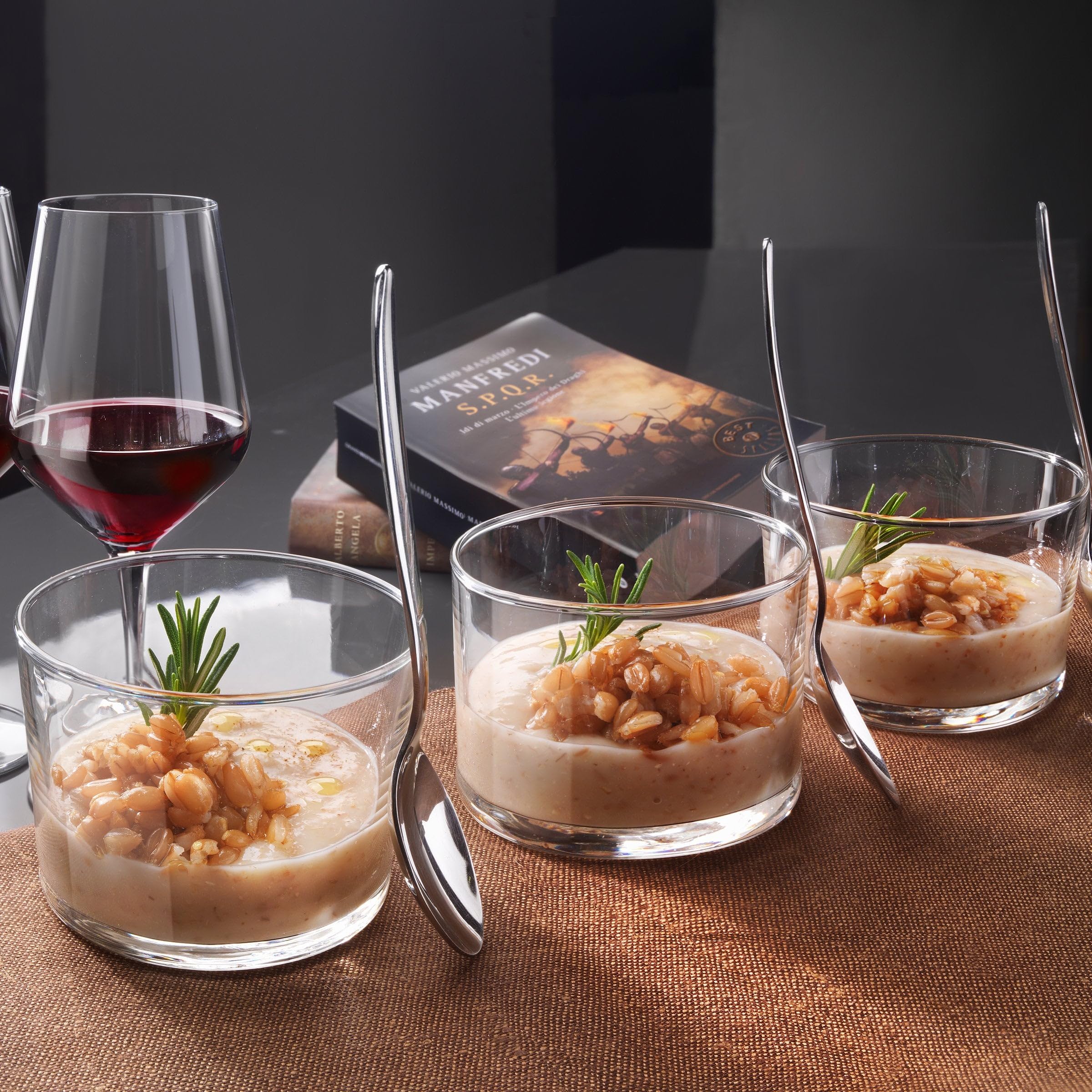 Vaso de Bormioli Rocco para barra o cena, base gruesa y brillo cristalino.