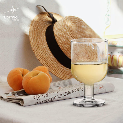 Vaso grande Hosteria 9,5 oz, versátil para vinos.