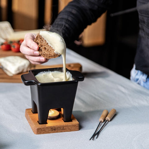 Base de roble Boska sostiene la olla fondue caliente sin electricidad