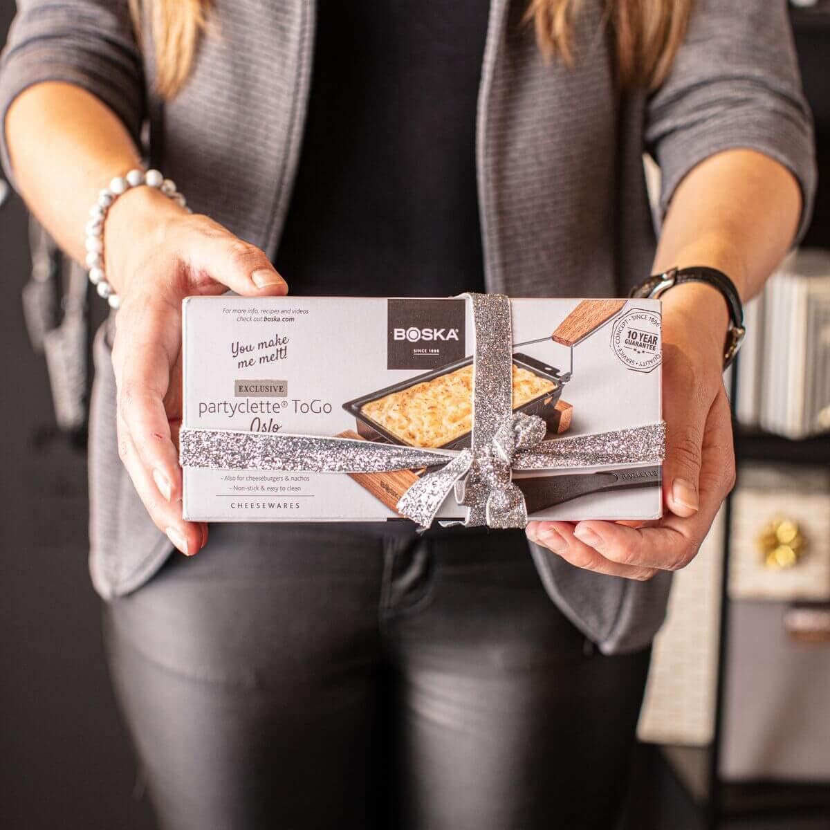 Boska Espatula para servir queso, facilita porciones uniformes.