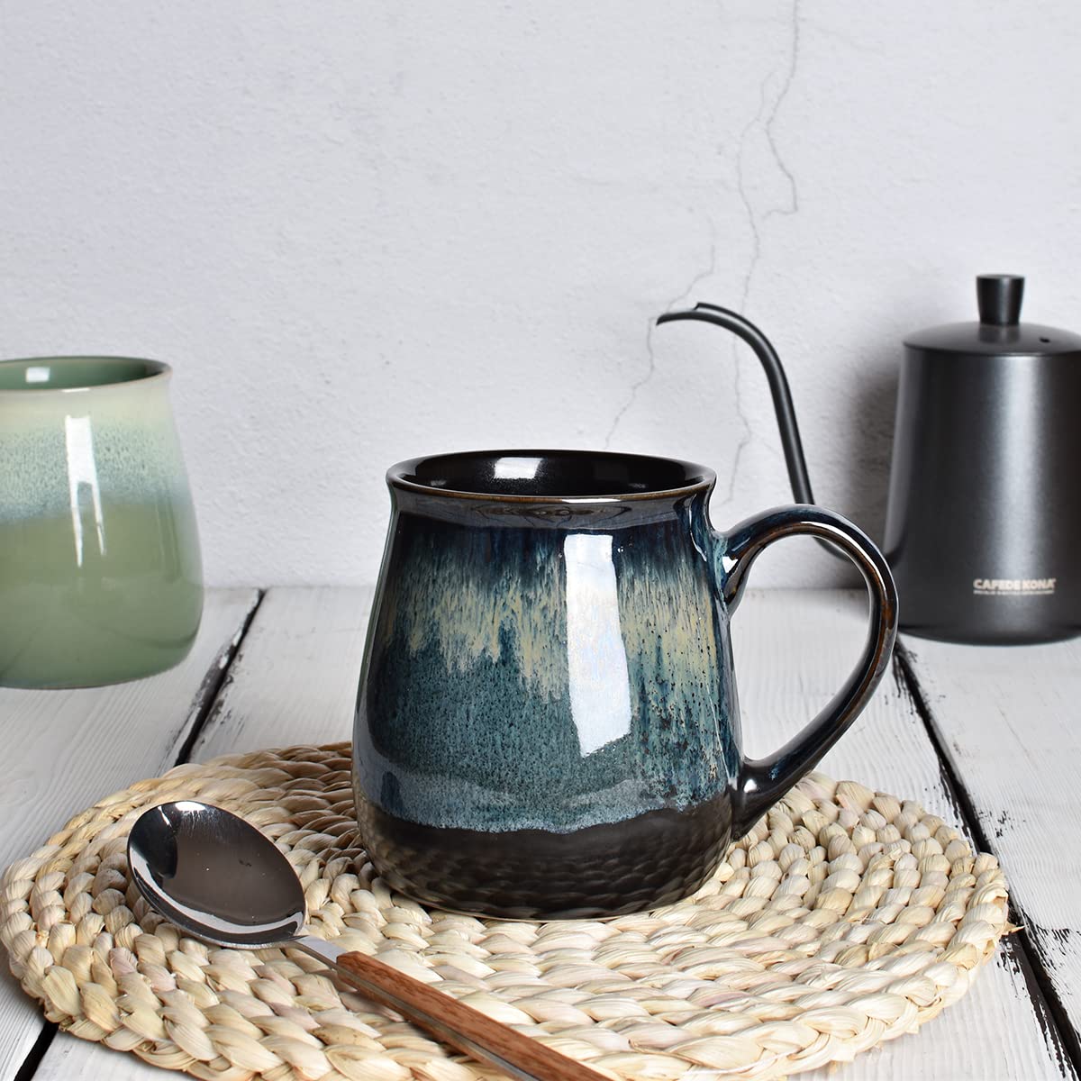 Taza Bosmarlin en primer plano, apta microondas para recalentar bebidas.