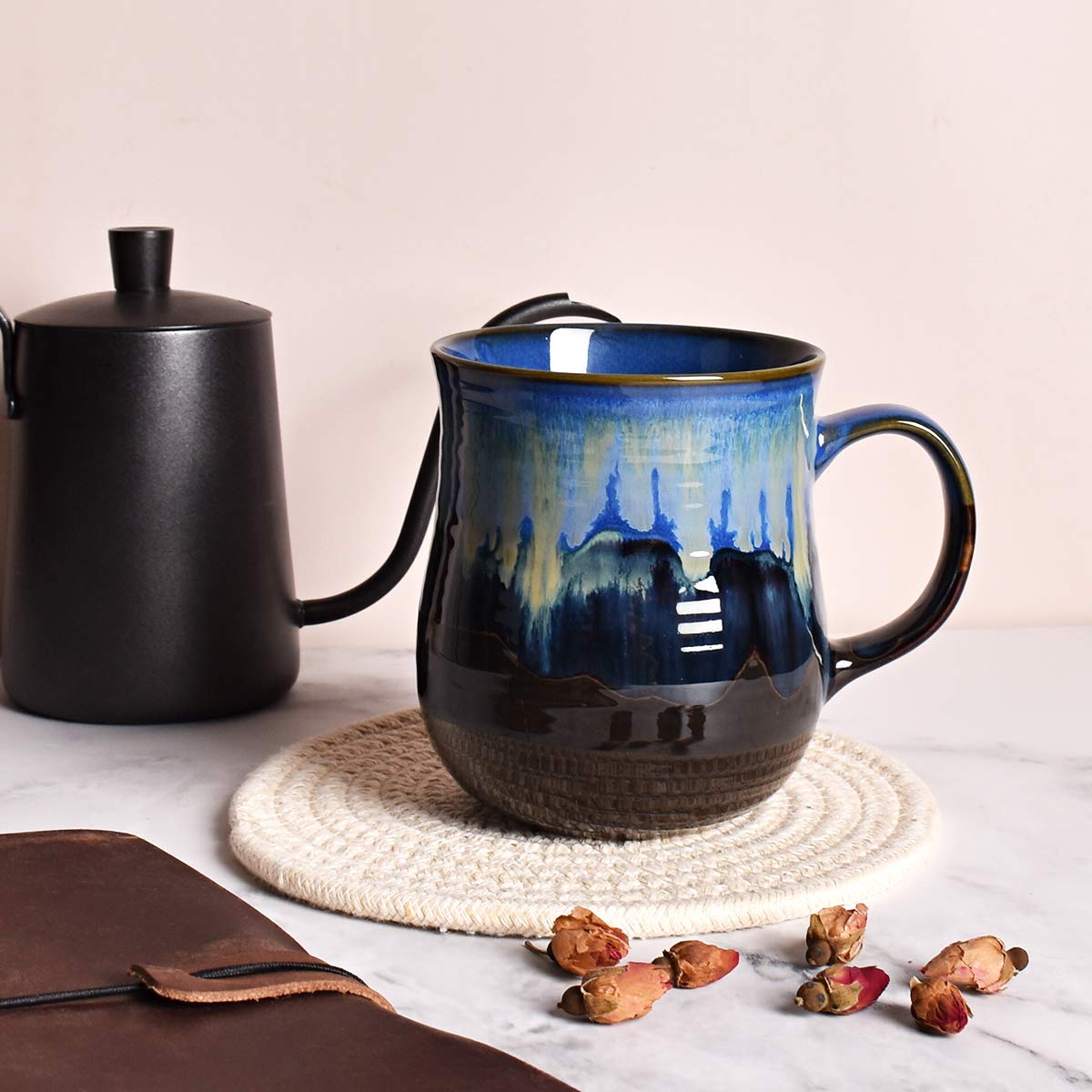 Taza Bosmarlin en escritorio de oficina