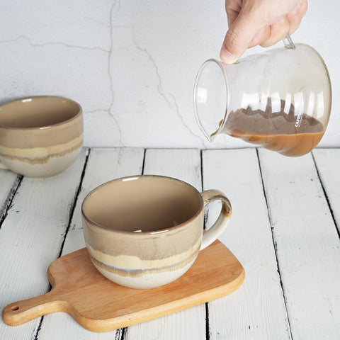 Taza Bosmarlin con diseño clásico en colores, complemento elegante para la mesa.