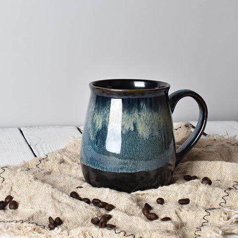 Taza Bosmarlin sobre escritorio, perfecta para mañanas productivas.