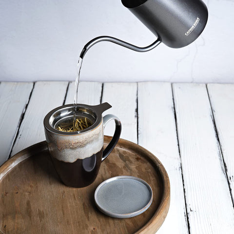 Bosmarlin negra con infusor, apta para microondas y lavavajillas.