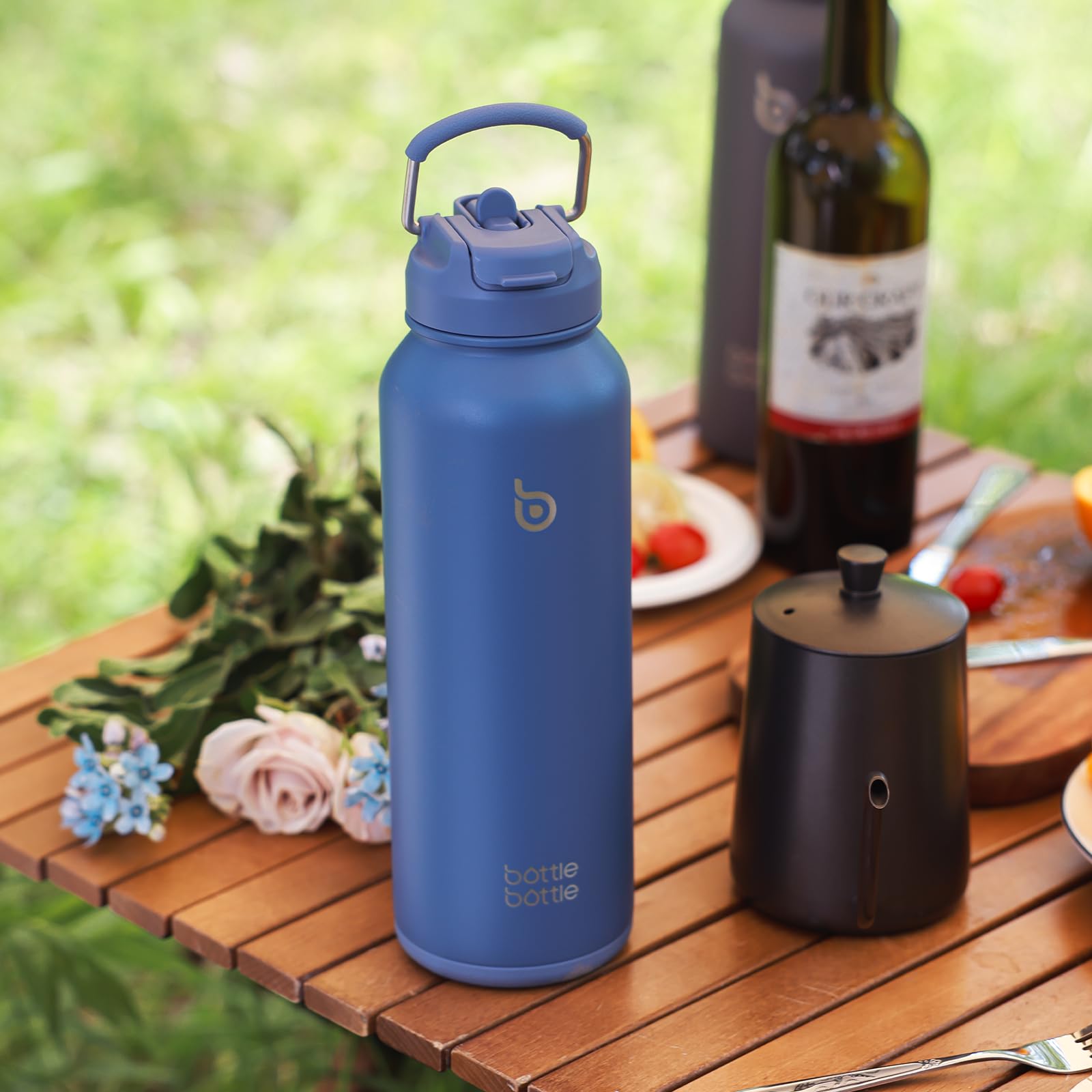 BOTTLE BOTTLE asa ergonómica: transporte cómodo durante entrenamientos y salidas.