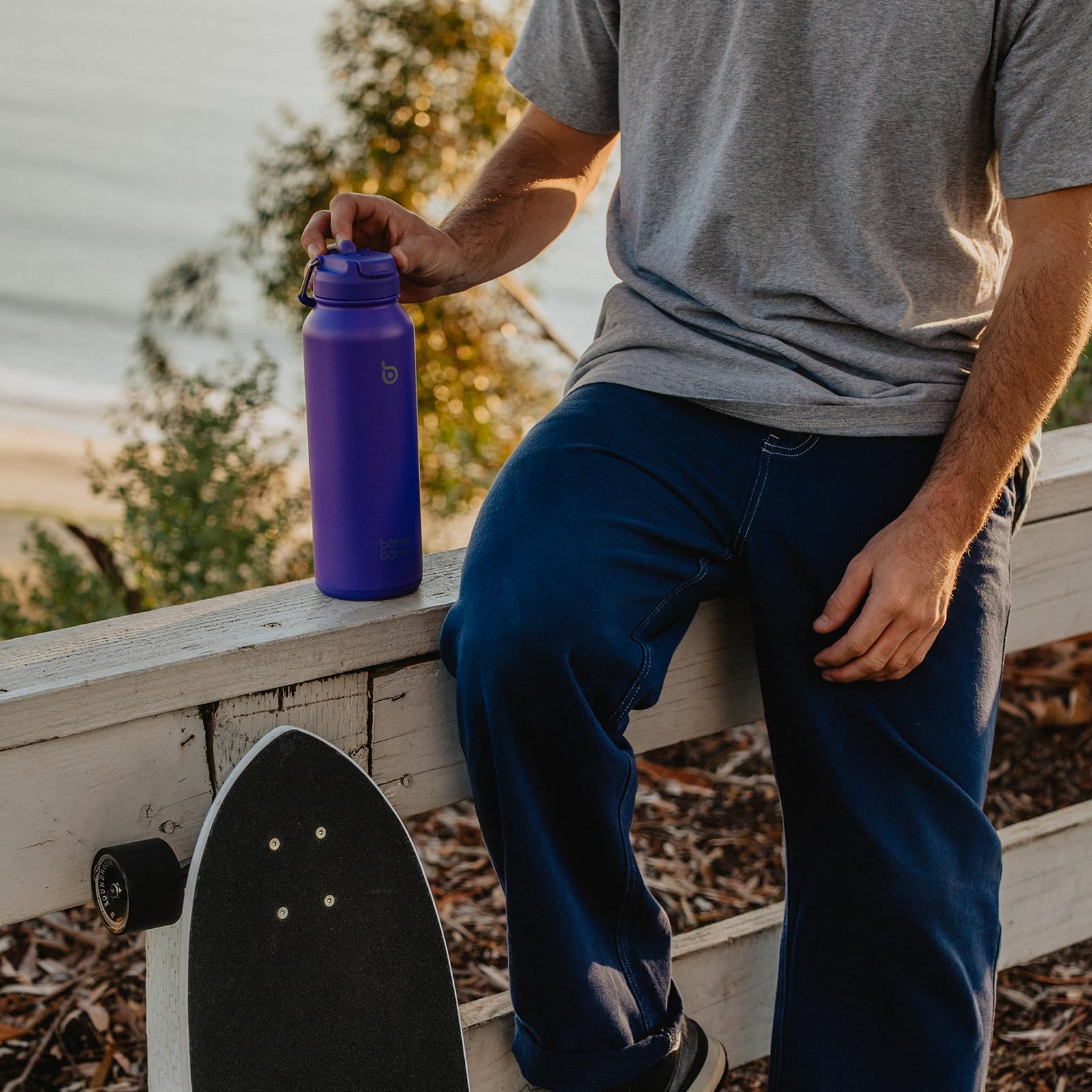 Botella BOTTLE BOTTLE ideal para actividades al aire libre y camping.
