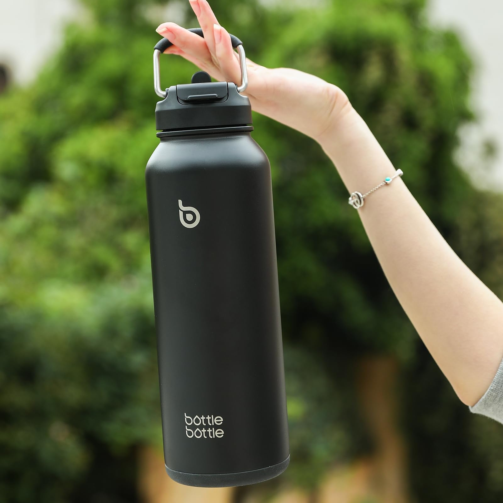 Botella BOTTLE BOTTLE apta para deportes en interiores y exteriores
