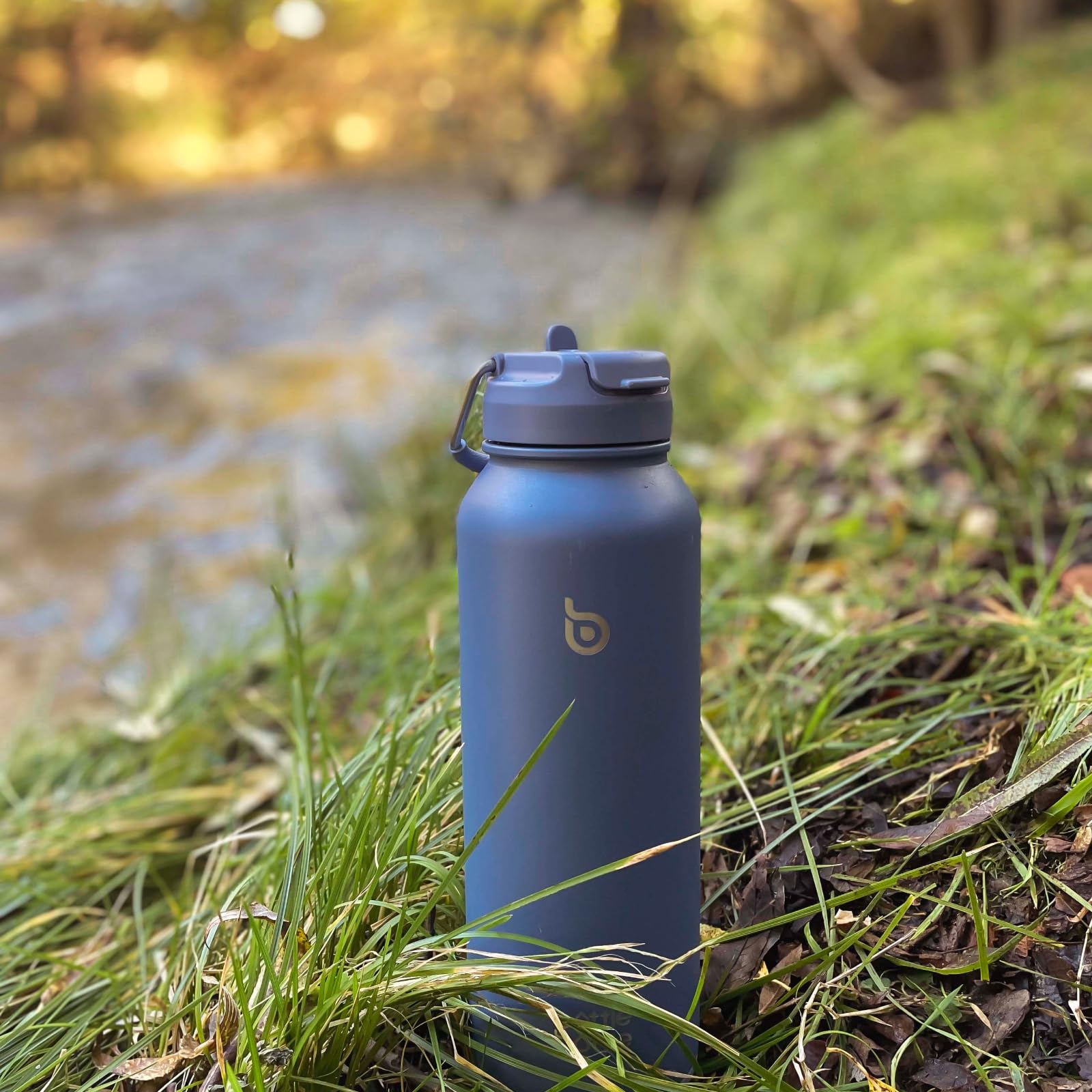 BOTTLE BOTTLE uso multi-escenarios: ideal para interiores, exteriores y excursiones.