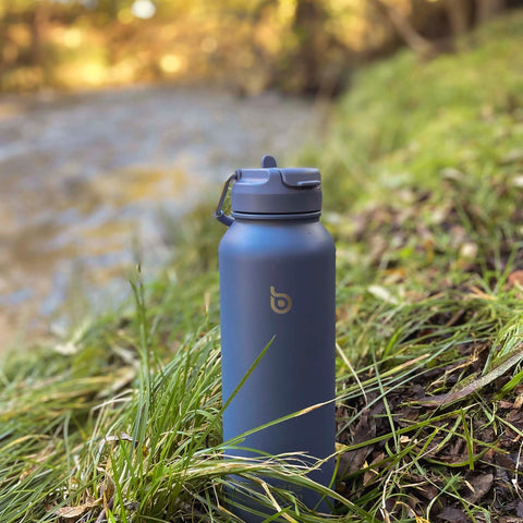 BOTTLE BOTTLE uso multi-escenarios: ideal para interiores, exteriores y excursiones.