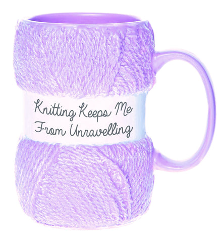 Taza Boxer Gifts con detalle de lana realista, ideal para amantes del tejido.