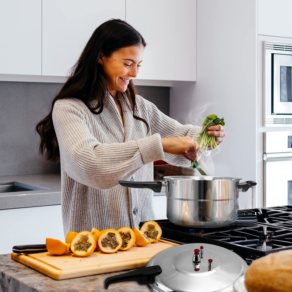 Capacidad de 5.3 qt para preparar comidas diarias.